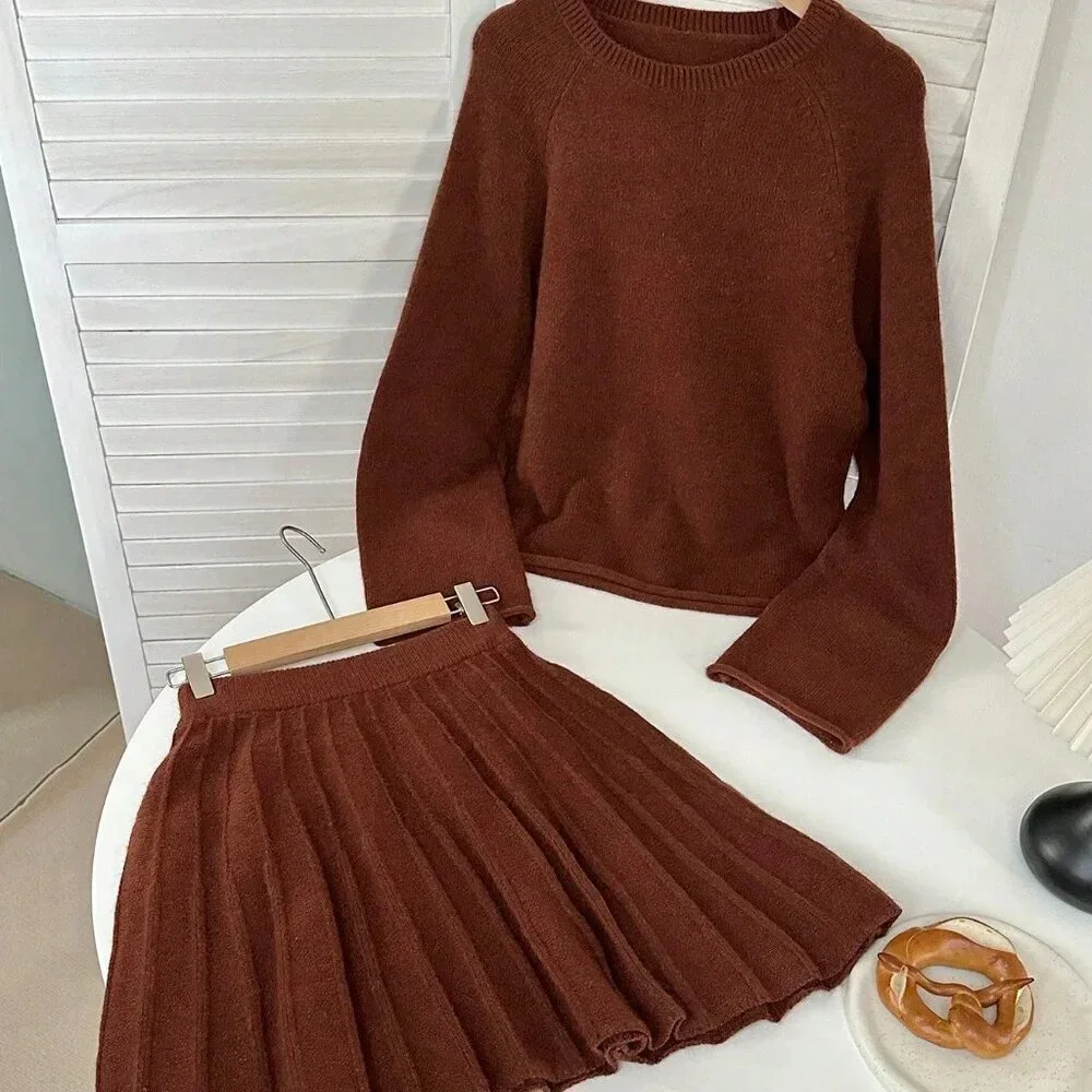 Women's Casual College Style Solid Color Sweater And Pleated Skirt